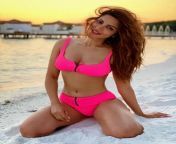 Shama Sikander showing navel in pink bikini from shama bagln