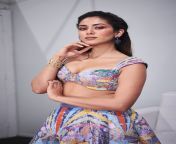 Meera Rajput from comedy star anchor meera anil fake television anchor meera anil latest hot photos in saree 10 jpg
