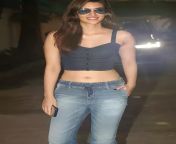 Kriti Sanon Navel Show ? from hot mumbai housewife bhabhi roma milky cleavage bubbly navel show