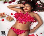 Muskan Agarwal navel, with rose petals from muskan sex comÃƒÂ¯