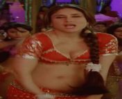 Uff yr Kareena ki deep cleavage ?? from kareena kapoor deep cleavage in sexy top