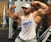 Moh Fooda flexing his massive lats and biceps ? from shobha moh