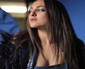 Sonakshi sinha s hot cleavage from sonakshi sinha naked hot