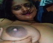 Desi wife boob show from desi wife boob squeezing by bf