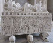 The sarcophagus of Inês de Castro, a posthumously crowned Queen Consort of Portugal, 1360. Her affair with Peter I threatened the marriage-alliance to Castile, so his father had Inês decapitated. Upon succession, Peter &#34;married&#34; her and tore out t from ines nikić