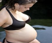 Pregnant woman getting in the water from pregnant woman fuck in pussy