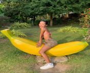 Hey, catch me riding this banana! Want a turn on your own banana? Let&#39;s make waves together! 🍌😉🌊 from www english xxx fhoto banana babyর sex বড় বড় দ
