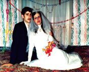عروسی مامان و بابا from فیلم سکس زوج ‌ایرانی زیر تابلو عروسی