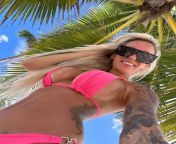 Underboob action, under a huge tree ? Copa Cabana! from underboob action anyone mp4
