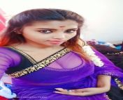 Desi cleavage from hot desi cleavage saree