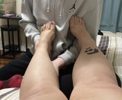 Visiting Foot Domina size 10/11 feet, in Philly w/ availability for sessions today 11AM-5pm. PM for more info. Center City/Rittenhouse area. from 10 old feet plant pose