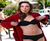 Would you kiss Gal Gadot belly? from www livemza commom liplock kiss son