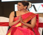 Kajal Aggarwal navel in pink saree with black sleeveless blouse from shilpa shroadkar saree with