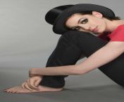 Anne Hathaway has sexy feet from anne hathaway deepfake