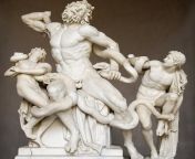 La estatua de Laocoonte y sus hijos es una de las esculturas antiguas ms famosas desde que se excav en Roma en 1506 y se expuso al pblico en los Museos Vaticanos, donde permanece en la actualidad from licks en