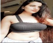 Jolly Bhatia navel in black top and pink lowers from jolly bhatia