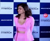 Kriti sanon showing public her valley from tamil actress kriti sanon showing bobbs having nudu sex ithout clothes xxx