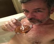 NSFW. Been a long day volunteering for some less fortunate families this holiday. Now home relaxing in the tub with an adult beverage. Templeton Rye. You got to get you some of this. The whiskey that is. ?? from templeton anonib