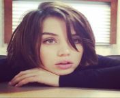 (Ana de Armas) You&#39;re a professor at the institute. After your class, you notice that one of the students is sleeping at her desk. You&#39;ll wake her up so she can explain herself. - &#34;No, Professor, I&#39;m definitely not sleeping.&#34; - She say from professor safado