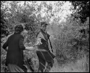 A husband gives his wife a home-made gun to protect herself on the way to Serb-held Glina to take their belongings out of their home, 1991. Image by Matko Biljak from jamaa washidana kubambia matko