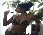 Anjana Mohan navel in bra and panty from naked kriti sanon in bra and panty x