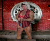 Erotic female muscle solo and with others. 3 tiers ? from nude female muscle