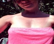 Mels saggy braless boobs from vingo girl braless boobs bouncing
