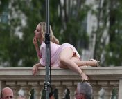 Amanda Seyfried (actress) dress bottomless from actress dress slip nude