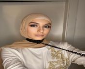 ever wondered what an arabic slut hides under her abaya &amp; hijab? 😉 from hijab abaya müslim dance