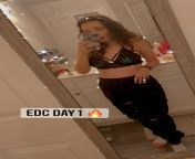 First day of EDC and Selena is looking amazing! from view full screen sofia gomez is looking amazing
