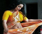 Mommy Swetha menon when she sees you peeping through the half closed door and decides to put on a show from swetha menon sexy palare maneko malayalam movies videos