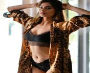 Puja Gupta showing navel in inners from puja shah