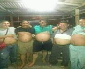 Kenapa perut buncit, apalagi sudah bapak bapak suka memamerkan perut di area komplek? from indonesia om yang sudah gak tahan lagi