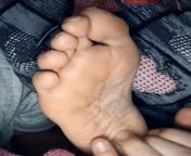 who want smell stinky mature toes my aunt and cum on her wrinkled soles? ? from aunt feet cum