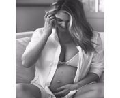 Kate Upton Preg Belly and Cleavage from preg girl and dogww com