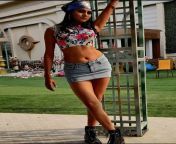 Shweta Sharma navel in colorful top and blue shorts from shweta sharma ka porn video
