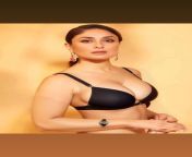 Kareena Kapoor in bra (fake but looks real) from kareena kapoor nude fake sex