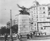 Posting Polish military stuff on a semi-regular basis until I forget I&#39;m doing it, day 50, an anchor aka symbol of Poland resisting painted on the statue of the aviator in Warsaw by Jan Bytnar &#34;Ginger&#34; from aajtak tv anchor anjana om kashyap nudeangla