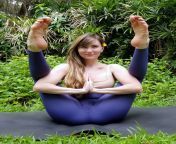 There&#39;s just something about these blue leggings that make me do crazy things ? Jamie Marie Yoga from jamie marie nude yoga