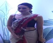 Karisma Kapoor from karisma kapoor xxxx video 3gbexy maa boob