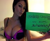 The spark that could ignite the market - scantily clad women holding Bitcoin signs from bitcoin kiem tien online