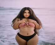 Scarlett Rose showing navel and much more in bikini from delhi marwadi housewife showing navel and belly button in yell