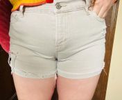 I get a cameltoe in my denim shorts too from celebrity cameltoe