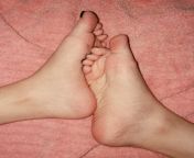 Pinky soles, sexy toes ? Come lick them from pinky meena sexy xxx