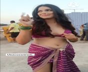 Pooja Sawant sexy figure - Navel and cleavage from sexy figure muslim chu