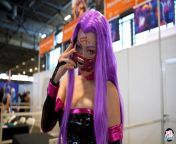 Medusa cosplayer filmed at Japan Expo from 86f fpdtjg4
