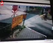 Man gets hit by train while on phone (Turkey) from mallu aunty having sex while on phone clear audio mp4