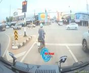 Chiang Yuen, Maha Sarakham, Thailand: Motorcycle Explodes in Flames After Ambulance Ran the Red from vj maha
