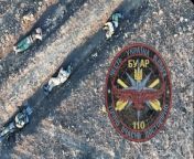 [Graphic] Ukraine&#39;s BUAR110 drone team (110th Mech. Brigade) spotted several Russian infantry &#39;playing dead&#39; while on patrol in the Avdiivka sector. One enemy soldier is struck, and another panics and tries to run. March 18, 2024 from intense orgasm she tries to run