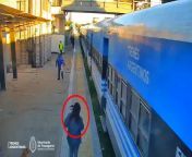 Moreno: Una mujer quiso subir con el tren en movimiento y se salv de milagro from mujer teniendo sexo con el perro se pega